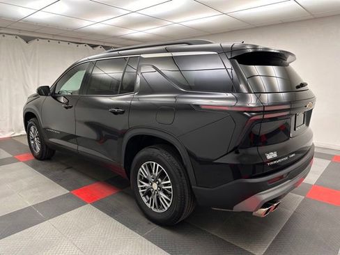 Used 2025 Chevrolet Traverse LT AWD/4WD image 4