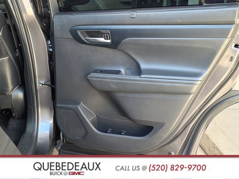Used 2021 Toyota Highlander XSE FWD image 24