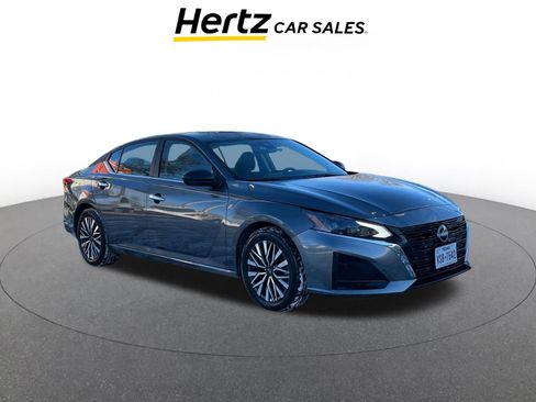 Used 2025 Nissan Altima 2.5 SV image 1