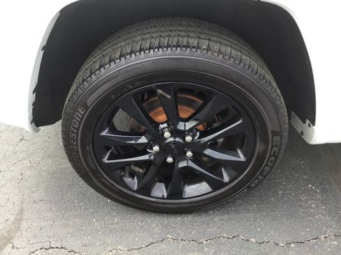 Used 2018 Jeep Grand Cherokee Altitude image 9