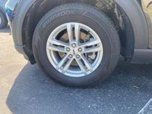 Certified 2024 Ford Explorer XLT w/ Equipment Group 202A AWD/4WD image 3