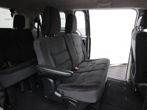 Used 2019 Dodge Grand Caravan SE w/ UConnect Hands-Free Group image 22