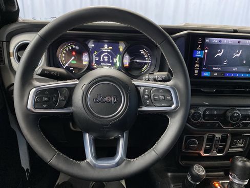 Certified 2025 Jeep Wrangler Sahara w/ Safety Group image 19