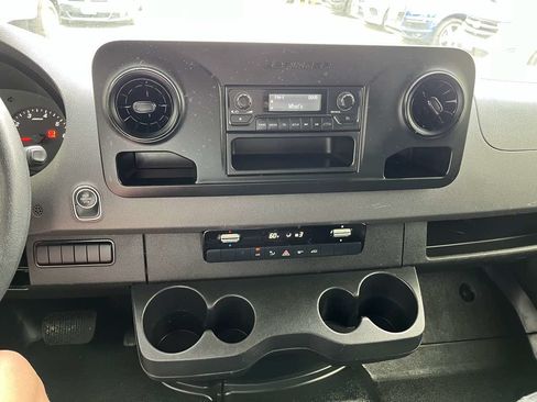 Used 2022 Mercedes-Benz Sprinter 2500 image 16