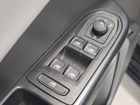 Used 2023 Volkswagen Taos SE FWD image 18