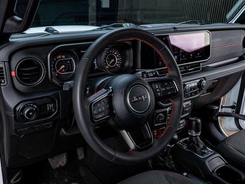 Used 2024 Jeep Wrangler Unlimited Rubicon w/ Technology Group AWD/4WD image 15
