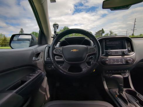 Used 2021 Chevrolet Colorado Z71 w/ Safety Package AWD/4WD image 14