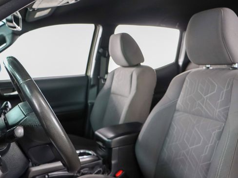 Used 2019 Toyota Tacoma TRD Sport image 26