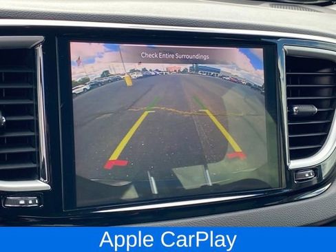 Used 2024 Chrysler Pacifica Touring-L image 12