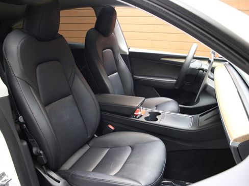 Used 2023 Tesla Model Y Long Range image 37