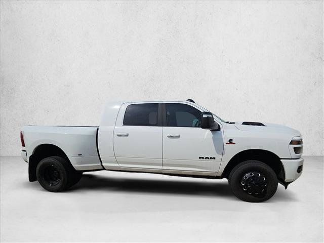 Used 2025 RAM 3500 Laramie AWD/4WD image 4