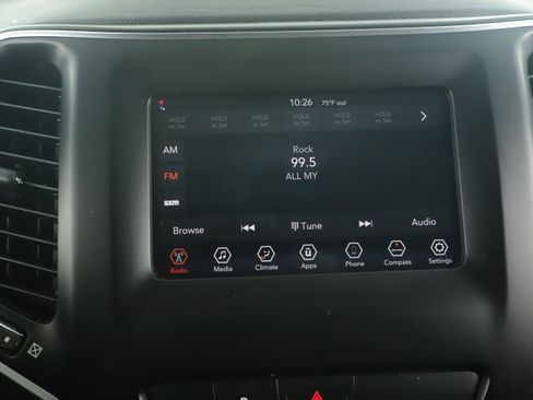 Certified 2019 Jeep Cherokee Latitude Plus image 9