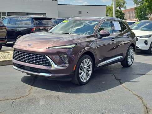 Used 2025 Buick Envision Avenir AWD/4WD image 2