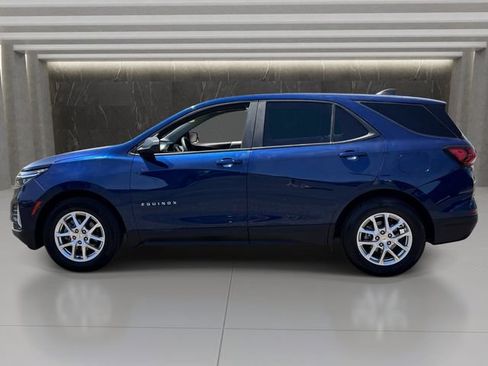 Used 2022 Chevrolet Equinox LS FWD image 2
