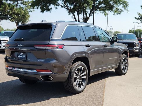 Certified 2022 Jeep Grand Cherokee Overland w/ Luxury Tech Group IV AWD/4WD image 3