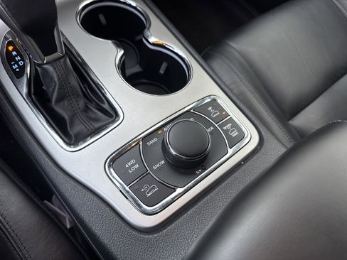 Used 2018 Jeep Grand Cherokee Limited image 21