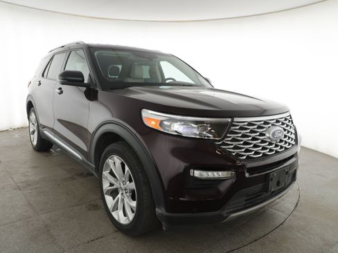 Used 2022 Ford Explorer Platinum w/ Equipment Group 601A AWD/4WD image 3