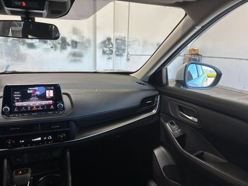 Used 2025 Nissan Rogue SV AWD/4WD image 37
