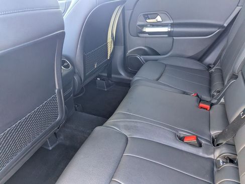 Used 2021 Mercedes-Benz GLB 250 4MATIC image 16