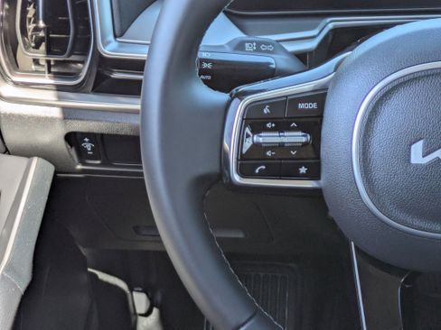 Certified 2025 Kia Sorento S w/ Panoramic Sunroof Package image 24