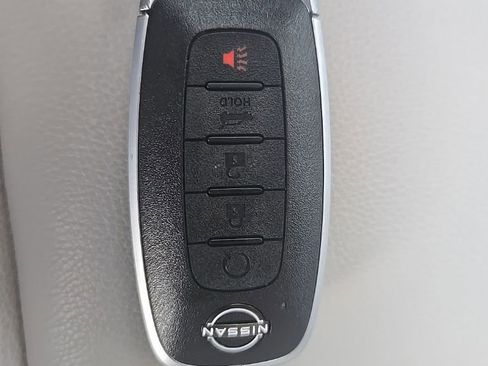 Used 2025 Nissan Rogue SL image 45