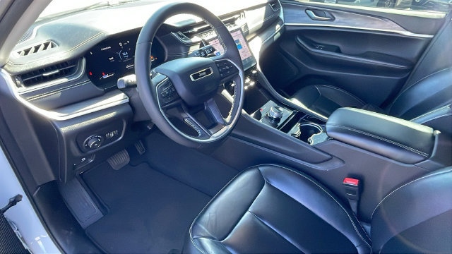 Used 2023 Jeep Grand Cherokee L Limited w/ Black Appearance Package RWD image 10
