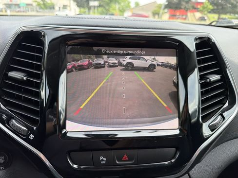 Used 2019 Jeep Cherokee Limited AWD/4WD image 19