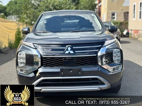 Used 2025 Mitsubishi Outlander SE AWD/4WD image 2