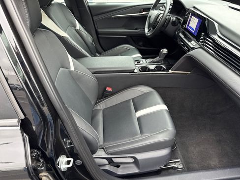 Certified 2025 Toyota Camry SE FWD image 13