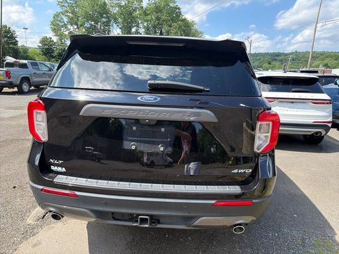 Used 2023 Ford Explorer XLT w/ Equipment Group 202A AWD/4WD image 7