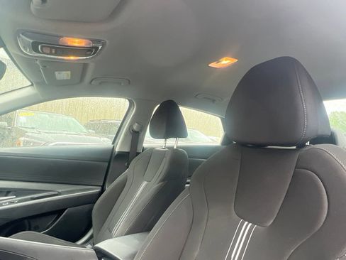 Used 2024 Hyundai Elantra SEL FWD image 12