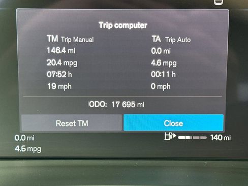 Used 2025 Volvo XC40 B5 Plus image 27