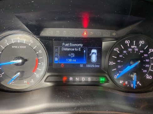 Used 2018 Ford Explorer XLT image 2