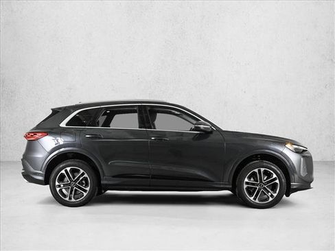 Used 2025 Audi Q5 Premium w/ Convenience Package image 4