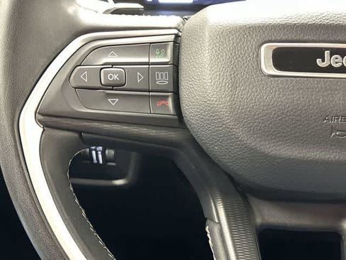 Used 2023 Jeep Grand Cherokee Laredo AWD/4WD image 17