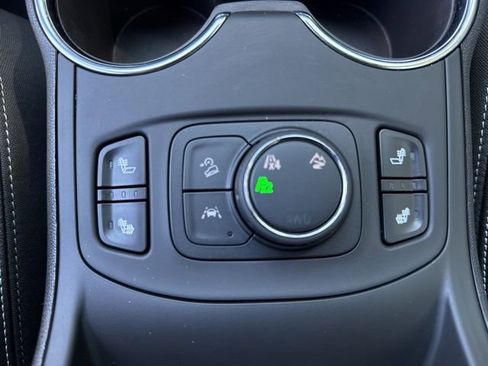 Used 2024 GMC Terrain SLT image 22