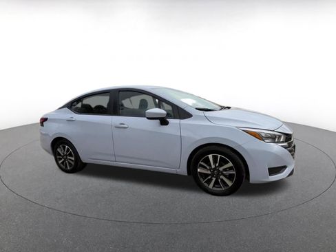 Used 2025 Nissan Versa SV FWD image 2