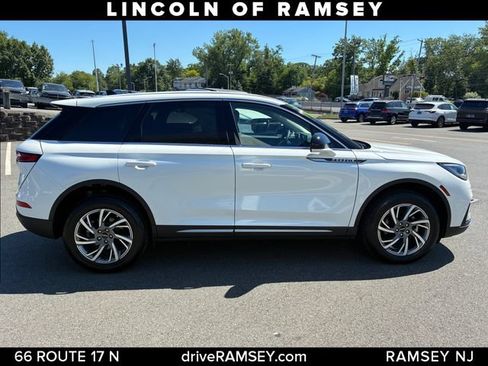 Used 2023 Lincoln Corsair AWD image 9