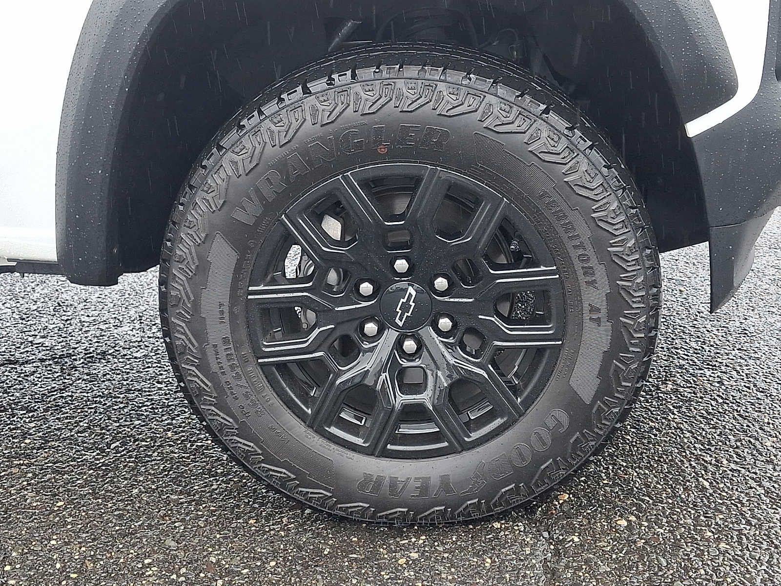 Used 2025 Chevrolet Colorado Trail Boss AWD/4WD image 8