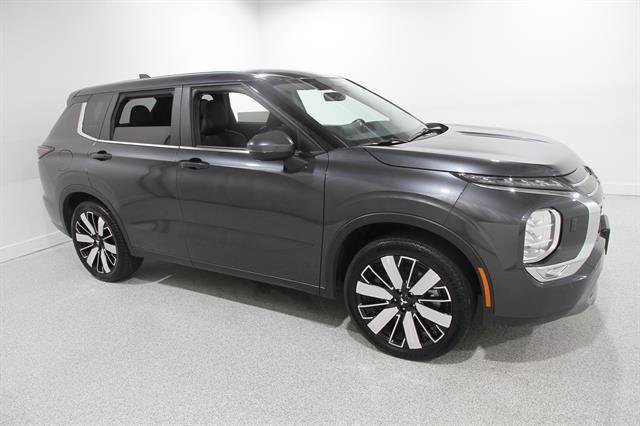 Used 2025 Mitsubishi Outlander SE AWD/4WD image 1