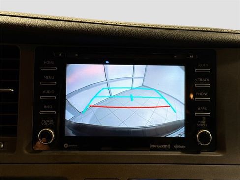 Used 2018 Toyota Sienna Limited image 11