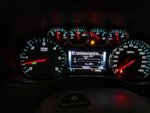 Used 2018 Chevrolet Suburban Premier RWD image 11