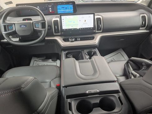 Used 2025 Ford Expedition Active RWD image 33