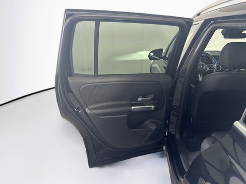 Used 2025 Mercedes-Benz GLB 250 image 27