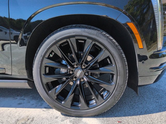 Used 2026 Cadillac Escalade ESV Platinum Sport w/ LPO, ONYX Package AWD/4WD image 12