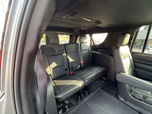 Used 2021 Chevrolet Suburban Premier w/ Premium Package RWD image 32