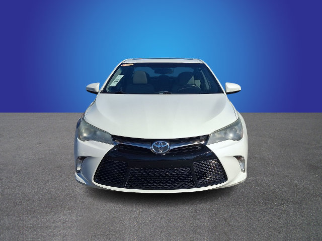 Used 2015 Toyota Camry SE w/ Moonroof Package FWD image 2
