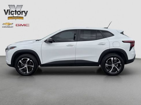 Used 2024 Chevrolet Trax RS w/ Driver Confidence Package FWD image 3