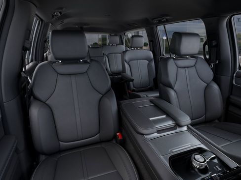 New 2025 Jeep Wagoneer L Series II AWD/4WD image 19