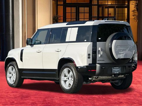 New 2026 Land Rover Defender 110 X-Dynamic SE image 4